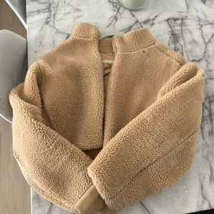 Alo foxy sherpa jacket